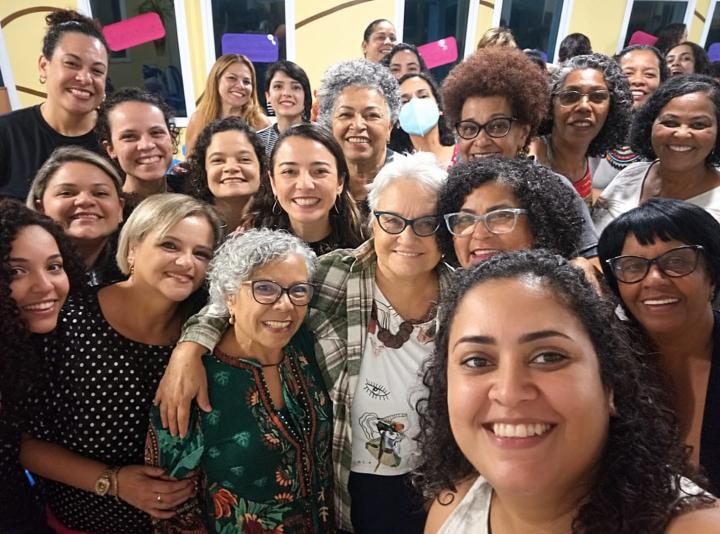 O tamanho de Amelinha medido em flores: a semente que vira raiz e ancestralidade